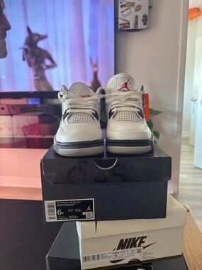 Jordan Kids White and Red Retro Low-Top Sneakers